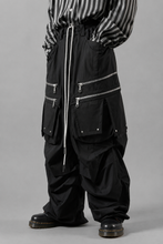 Load image into Gallery viewer, A.F ARTEFACT MULTI FLAP WIDE PANTS / TECH SMOOTH (BLACK)