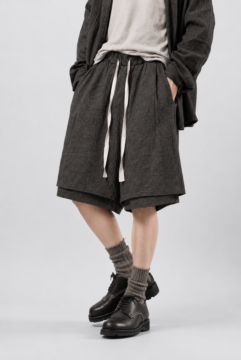 画像をギャラリービューアに読み込む, KLASICA "VENT" LAYERED WIDE SHORTS / ANCIENT COLORED LINEN CHAMBRAY (BROWN)