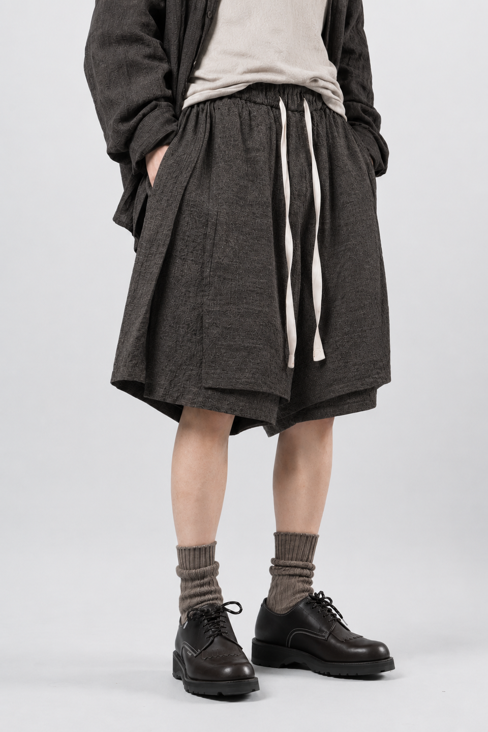 画像をギャラリービューアに読み込む, KLASICA "VENT" LAYERED WIDE SHORTS / ANCIENT COLORED LINEN CHAMBRAY (BROWN)