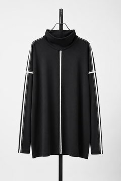 画像をギャラリービューアに読み込む, OBLADI HIGH NECK DROP SHOULDER T-SHIRT WITH BEIGE OVERLOCK STITCHING (BLACK)