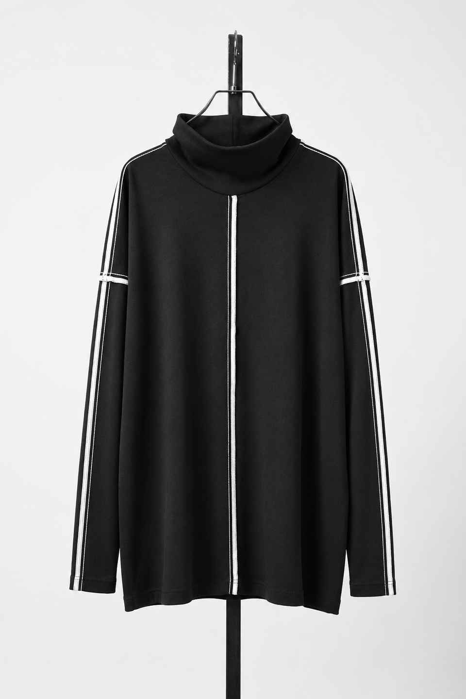 画像をギャラリービューアに読み込む, OBLADI HIGH NECK DROP SHOULDER T-SHIRT WITH BEIGE OVERLOCK STITCHING (BLACK)