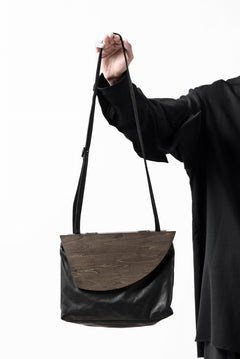 画像をギャラリービューアに読み込む, discord Yohji Yamamoto Namu Shoulder Bag / Soft Shrink Cow Leather + Wood (BLACK)