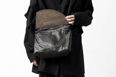 画像をギャラリービューアに読み込む, discord Yohji Yamamoto Namu Shoulder Bag / Soft Shrink Cow Leather + Wood (BLACK)