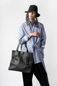 Load image into Gallery viewer, discord Yohji Yamamoto SIDE ZIP TOTE BAG L / SHRINK COW LEATHER (BLACK)