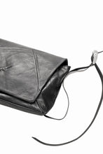 Load image into Gallery viewer, werkschwarz exclusive FLAP BAG 43w / PULL UP COW LEATHER (BLACK)