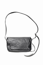 Load image into Gallery viewer, werkschwarz exclusive FLAP BAG 43w / PULL UP COW LEATHER (BLACK)