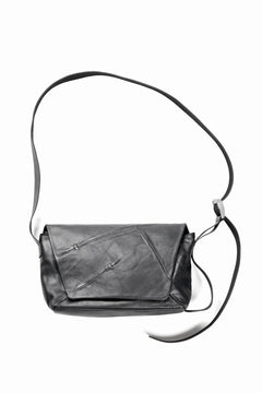 Load image into Gallery viewer, werkschwarz exclusive FLAP BAG 43w / PULL UP COW LEATHER (BLACK)