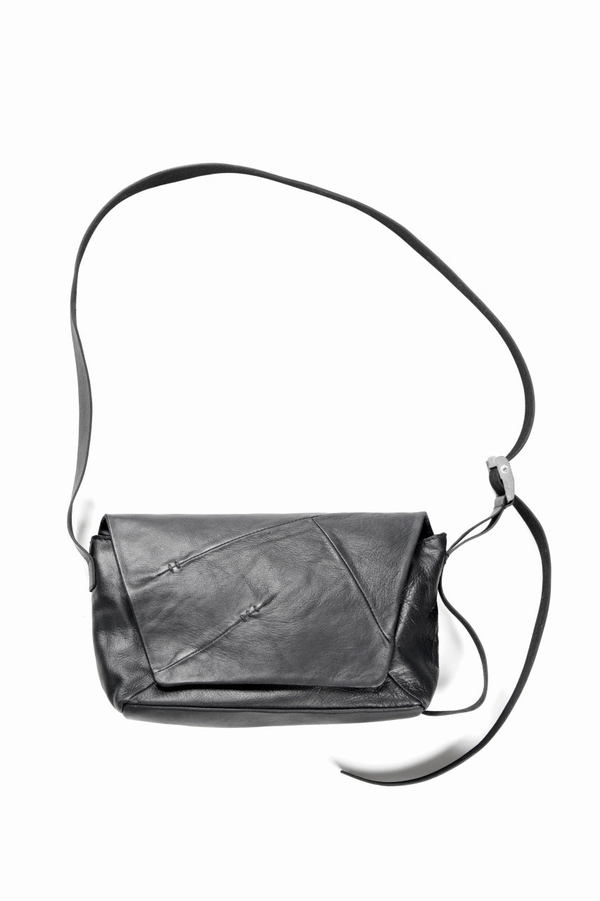 Load image into Gallery viewer, werkschwarz exclusive FLAP BAG 43w / PULL UP COW LEATHER (BLACK)