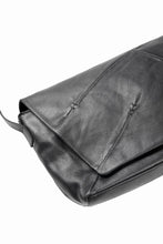 Load image into Gallery viewer, werkschwarz exclusive FLAP BAG 43w / PULL UP COW LEATHER (BLACK)