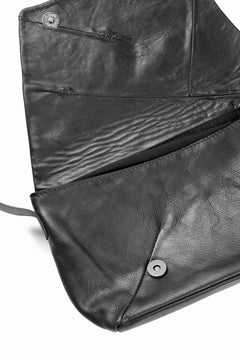 Load image into Gallery viewer, werkschwarz exclusive FLAP BAG 43w / PULL UP COW LEATHER (BLACK)