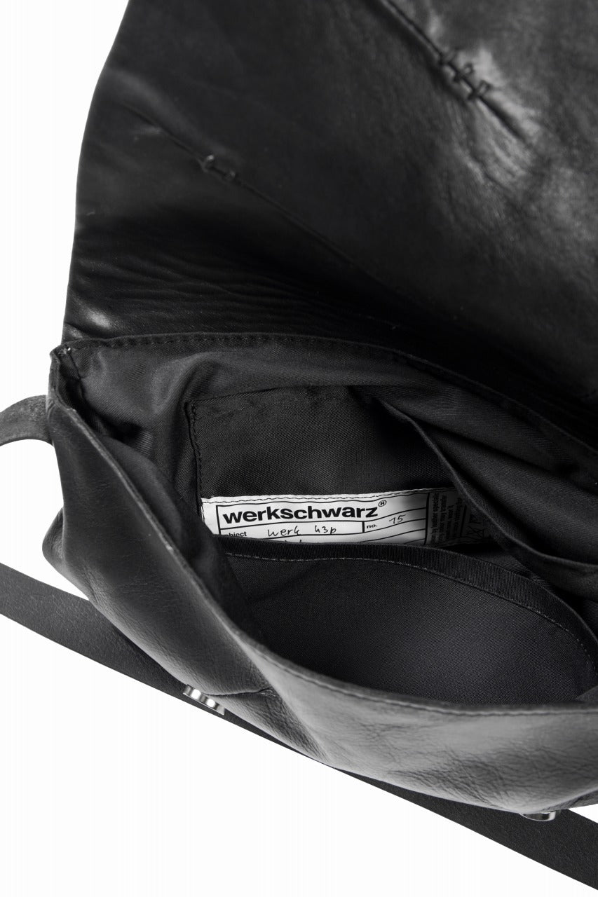 Load image into Gallery viewer, werkschwarz exclusive FLAP BAG 43w / PULL UP COW LEATHER (BLACK)