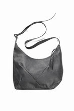 Load image into Gallery viewer, werkschwarz exclusive CROSS BAG 42w / PULL UP COW LEATHER (BLACK)