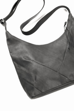 Load image into Gallery viewer, werkschwarz exclusive CROSS BAG 42w / PULL UP COW LEATHER (BLACK)