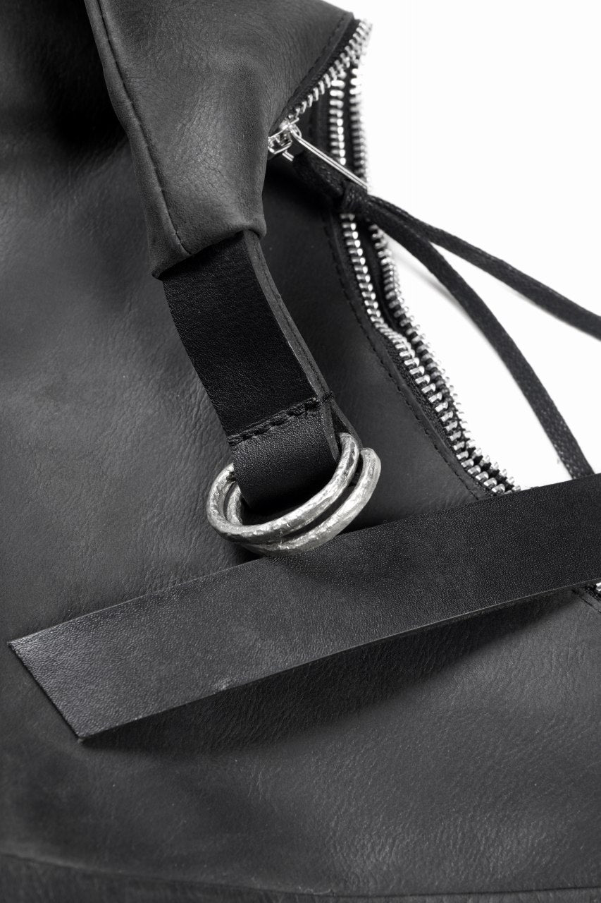 Load image into Gallery viewer, werkschwarz exclusive CROSS BAG 42w / PULL UP COW LEATHER (BLACK)