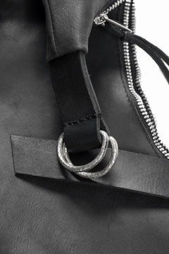 Load image into Gallery viewer, werkschwarz exclusive CROSS BAG 42w / PULL UP COW LEATHER (BLACK)