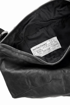 Load image into Gallery viewer, werkschwarz exclusive SHOULDER BAG 21p / PULL UP COW LEATHER (BLACK)
