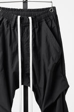 画像をギャラリービューアに読み込む, A.F ARTEFACT TUCK BAGGY PANTS / TYPEWRITER COTTON CLOTH (BLACK)