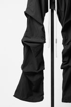画像をギャラリービューアに読み込む, A.F ARTEFACT TUCK BAGGY PANTS / TYPEWRITER COTTON CLOTH (BLACK)