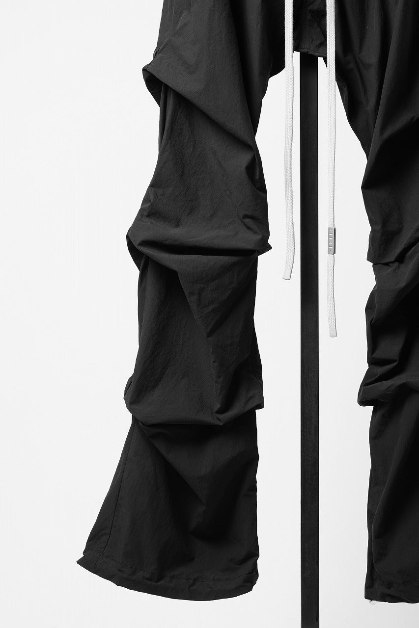 画像をギャラリービューアに読み込む, A.F ARTEFACT TUCK BAGGY PANTS / TYPEWRITER COTTON CLOTH (BLACK)