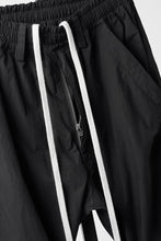 画像をギャラリービューアに読み込む, A.F ARTEFACT TUCK BAGGY PANTS / TYPEWRITER COTTON CLOTH (BLACK)