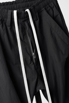 画像をギャラリービューアに読み込む, A.F ARTEFACT TUCK BAGGY PANTS / TYPEWRITER COTTON CLOTH (BLACK)