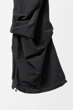 画像をギャラリービューアに読み込む, A.F ARTEFACT TUCK BAGGY PANTS / TYPEWRITER COTTON CLOTH (BLACK)