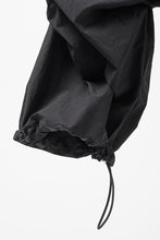 画像をギャラリービューアに読み込む, A.F ARTEFACT TUCK BAGGY PANTS / TYPEWRITER COTTON CLOTH (BLACK)