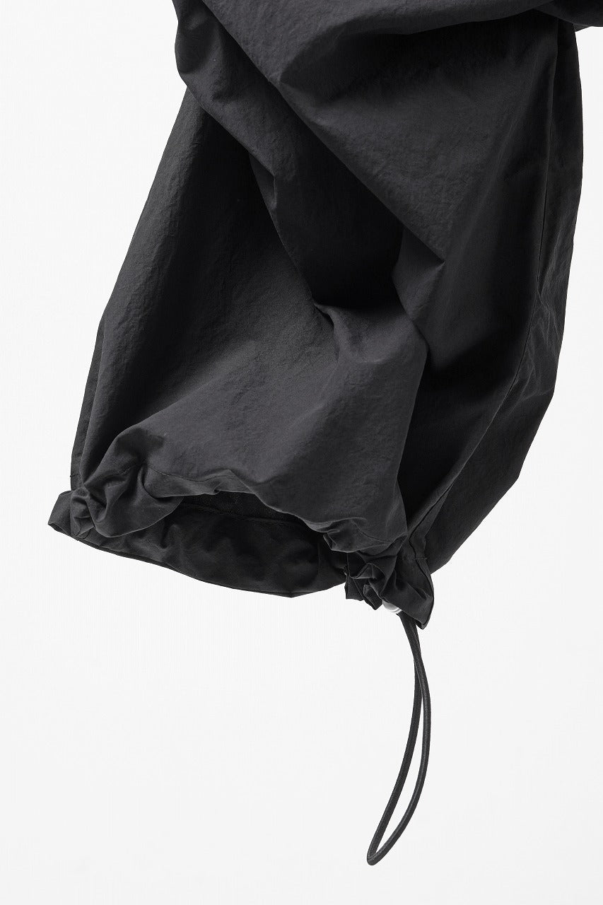 画像をギャラリービューアに読み込む, A.F ARTEFACT TUCK BAGGY PANTS / TYPEWRITER COTTON CLOTH (BLACK)