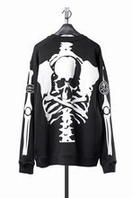 Load image into Gallery viewer, MASTERMIND WORLD x VANSON CREWNECK SWEATSHIRT REGULAR-FIT (BLACK)