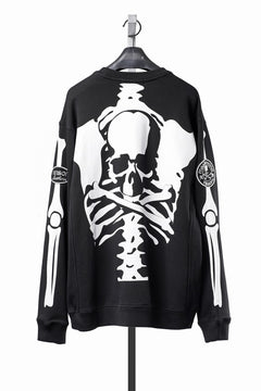 Load image into Gallery viewer, MASTERMIND WORLD x VANSON CREWNECK SWEATSHIRT REGULAR-FIT (BLACK)