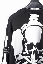 Load image into Gallery viewer, MASTERMIND WORLD x VANSON CREWNECK SWEATSHIRT REGULAR-FIT (BLACK)