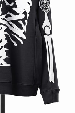 Load image into Gallery viewer, MASTERMIND WORLD x VANSON CREWNECK SWEATSHIRT REGULAR-FIT (BLACK)