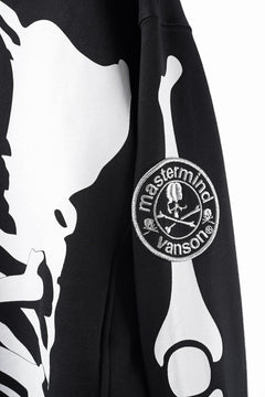 Load image into Gallery viewer, MASTERMIND WORLD x VANSON CREWNECK SWEATSHIRT REGULAR-FIT (BLACK)