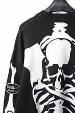 Load image into Gallery viewer, MASTERMIND WORLD x VANSON CREWNECK SWEATSHIRT BOXY-FIT (BLACK)