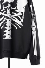 Load image into Gallery viewer, MASTERMIND WORLD x VANSON CREWNECK SWEATSHIRT BOXY-FIT (BLACK)
