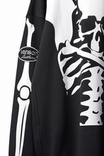 Load image into Gallery viewer, MASTERMIND WORLD x VANSON CREWNECK SWEATSHIRT BOXY-FIT (BLACK)