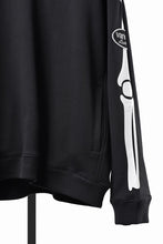 Load image into Gallery viewer, MASTERMIND WORLD x VANSON CREWNECK SWEATSHIRT BOXY-FIT (BLACK)