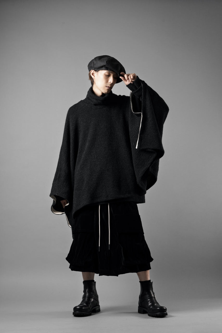 Load image into Gallery viewer, KLASICA WEARABLE BIG STOLE PONCHO / SHETLAND WOOL AMUNZEN (CARBON)