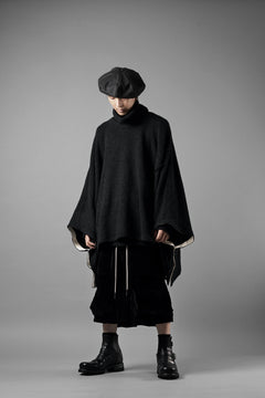 Load image into Gallery viewer, KLASICA WEARABLE BIG STOLE PONCHO / SHETLAND WOOL AMUNZEN (CARBON)