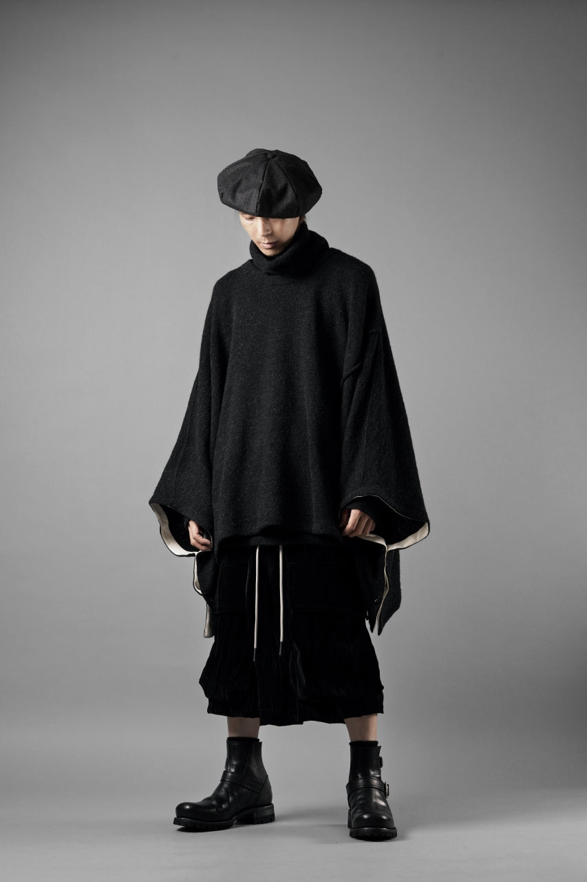 Load image into Gallery viewer, KLASICA WEARABLE BIG STOLE PONCHO / SHETLAND WOOL AMUNZEN (CARBON)