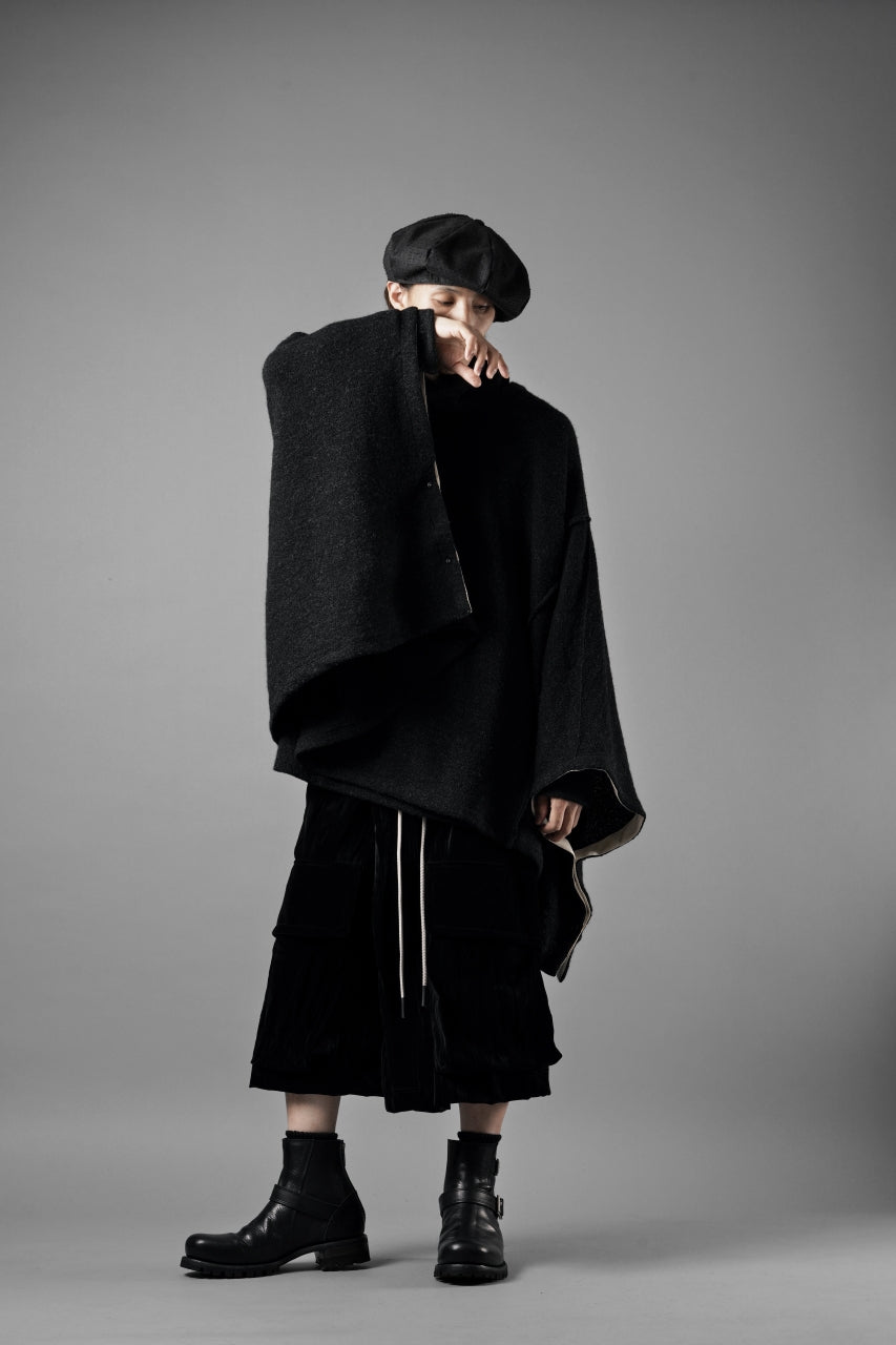 Load image into Gallery viewer, KLASICA WEARABLE BIG STOLE PONCHO / SHETLAND WOOL AMUNZEN (CARBON)