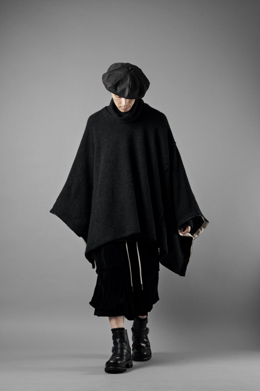Load image into Gallery viewer, KLASICA WEARABLE BIG STOLE PONCHO / SHETLAND WOOL AMUNZEN (CARBON)