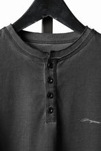 画像をギャラリービューアに読み込む, Professor.E HENLEY S/S TEE (COLD DYED GREY)