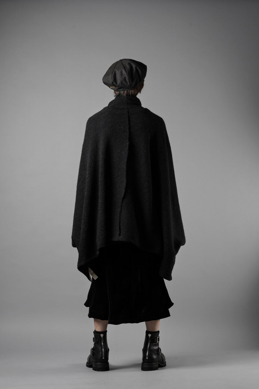 Load image into Gallery viewer, KLASICA WEARABLE BIG STOLE PONCHO / SHETLAND WOOL AMUNZEN (CARBON)