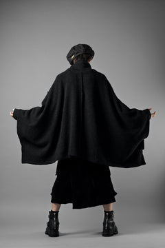 Load image into Gallery viewer, KLASICA WEARABLE BIG STOLE PONCHO / SHETLAND WOOL AMUNZEN (CARBON)