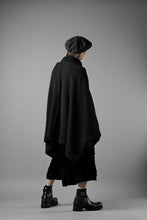 Load image into Gallery viewer, KLASICA WEARABLE BIG STOLE PONCHO / SHETLAND WOOL AMUNZEN (CARBON)