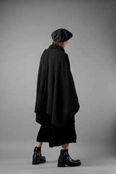 Load image into Gallery viewer, KLASICA WEARABLE BIG STOLE PONCHO / SHETLAND WOOL AMUNZEN (CARBON)