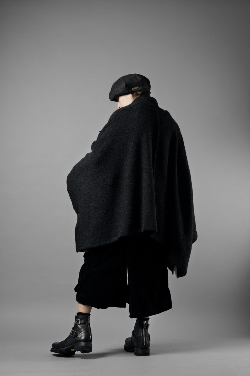 Load image into Gallery viewer, KLASICA WEARABLE BIG STOLE PONCHO / SHETLAND WOOL AMUNZEN (CARBON)