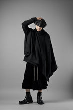 Load image into Gallery viewer, KLASICA WEARABLE BIG STOLE PONCHO / SHETLAND WOOL AMUNZEN (CARBON)