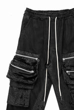 画像をギャラリービューアに読み込む, A.F ARTEFACT CARGO WIDE PANTS / SYNTHETIC LEATHER + VELOUR (BLACK)